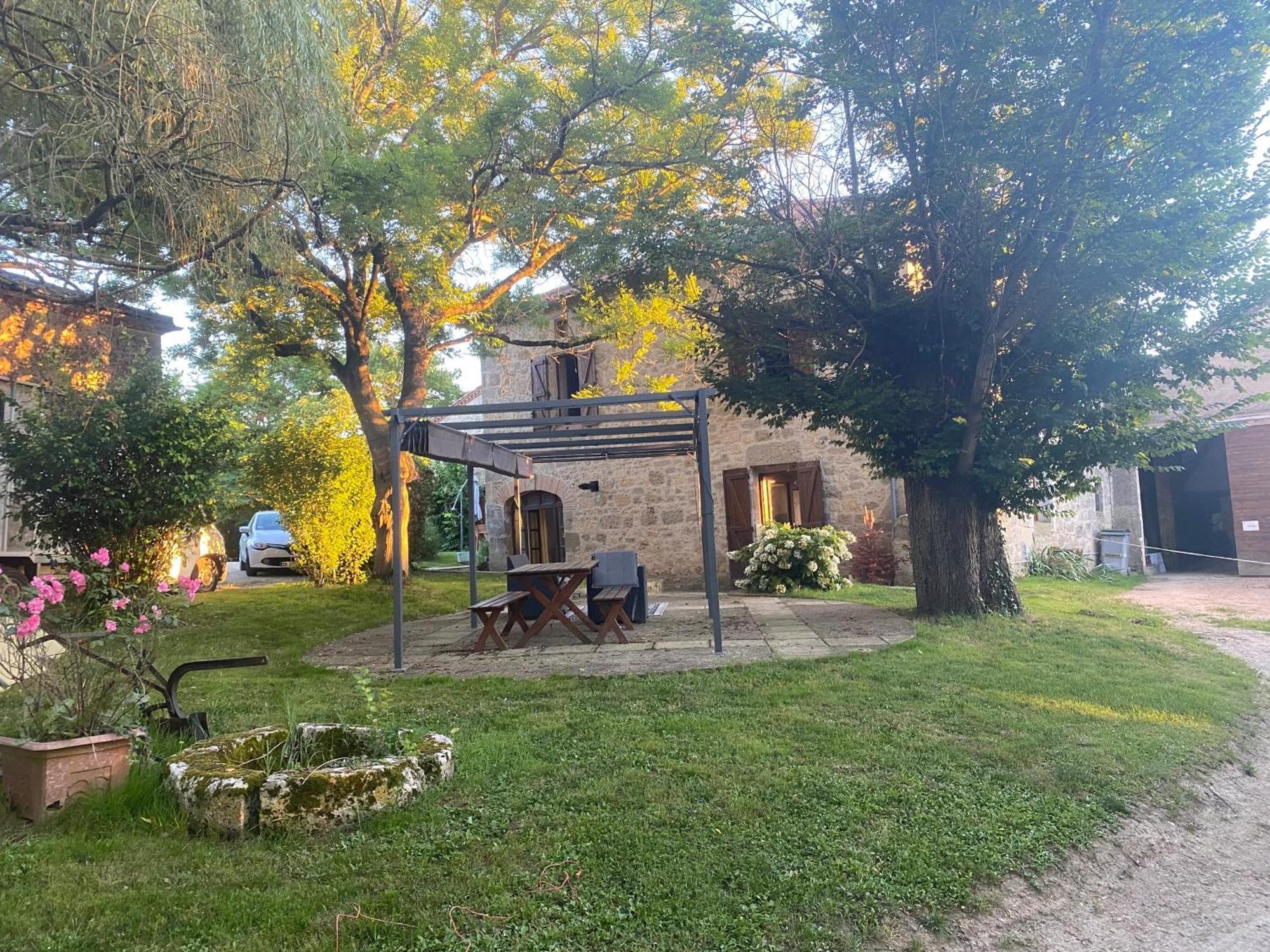 CHEZ SOPHIE -Chambres d’hôtes, Gîte et Gîte équestre Clermont-Dessous Exterior foto